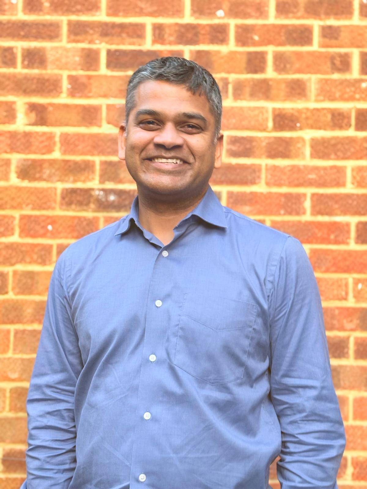Shiv Misra Headshot
